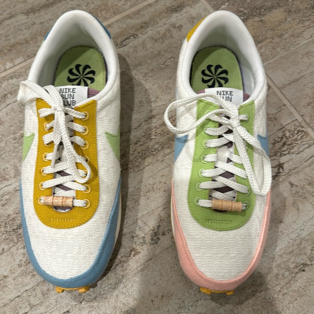 Nike and Sun Club  Women’s Daybreak SE Sun Club Sneakers Size 6.5